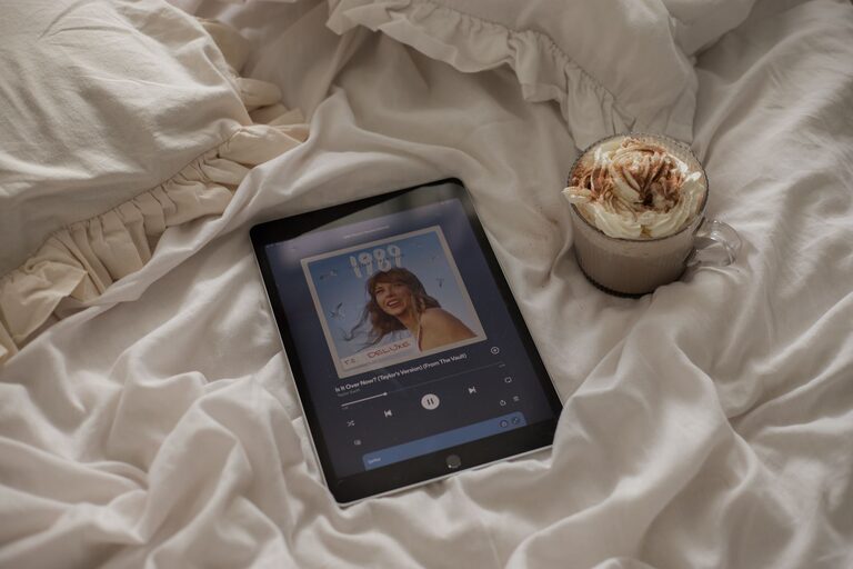 How to Create a Relaxing Playlist for Evenings